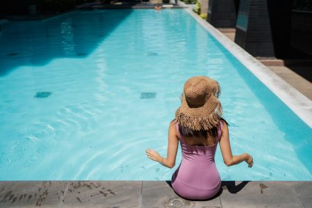 Waterproof summer makeup tips for pool days