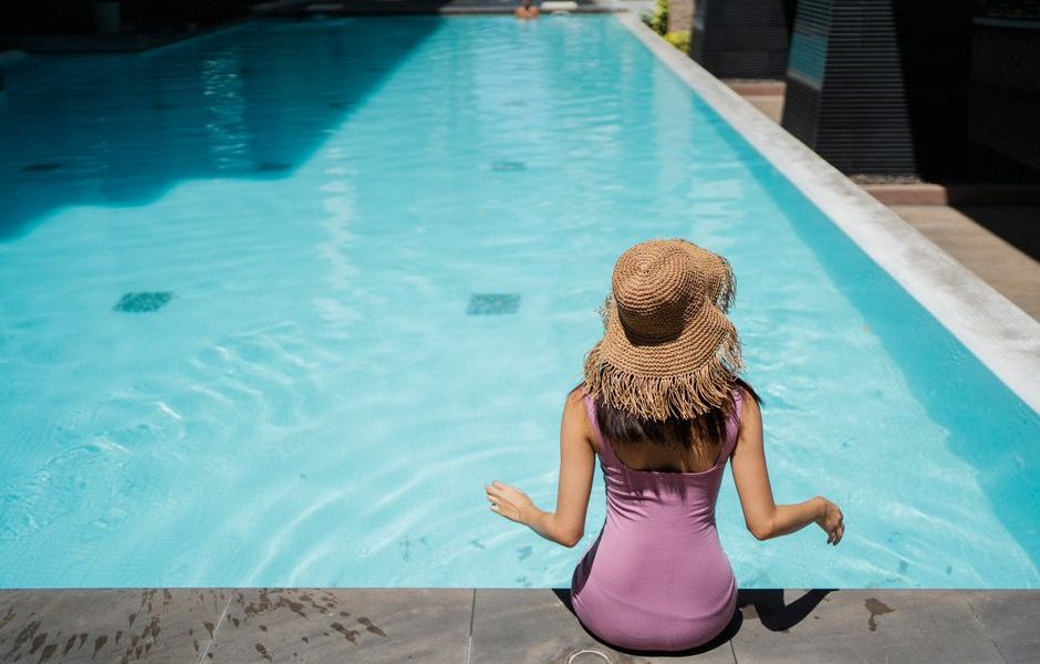 Waterproof summer makeup tips for pool days