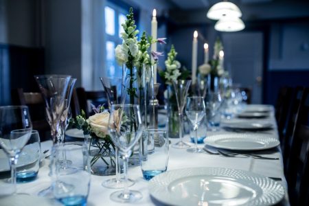 Simple Christmas table decorating on a budget