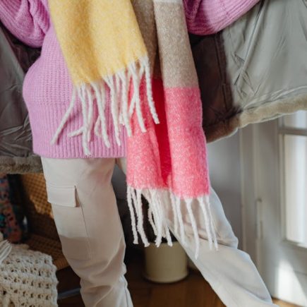 Best Scarf Size for Different Styles and Weather Needs 2024 Best Scarf Size for Different Styles and Weather Needs 2024