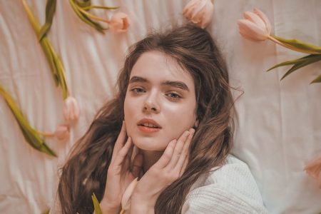 Glowy summer-ready makeup with sheer skin and soft blush