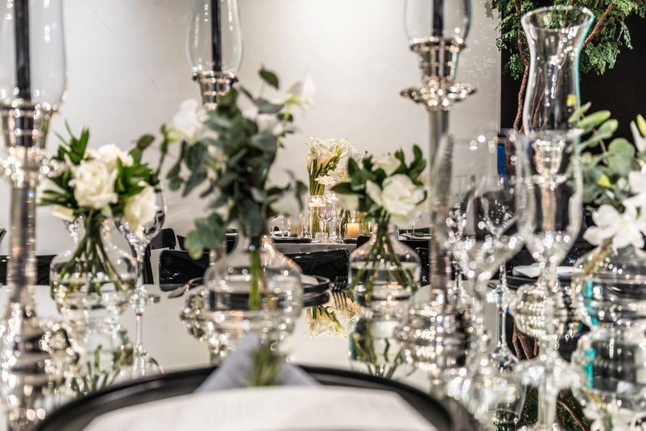 Elegant table setting with flowers and glassware at a wedding reception, reflecting style 