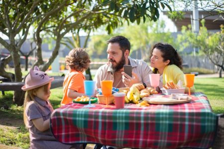 Family picnic checklist for easy park afternoons