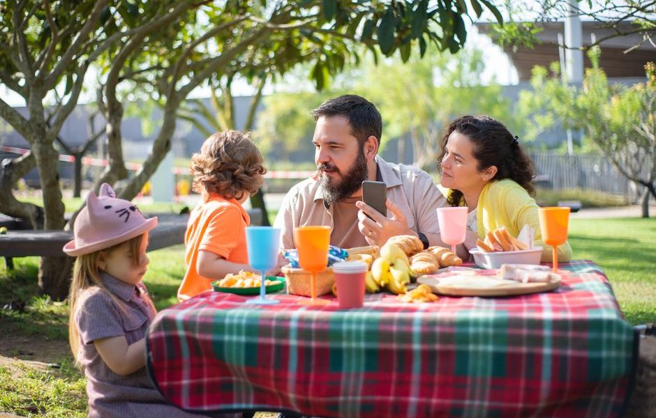 Family picnic checklist for easy park afternoons