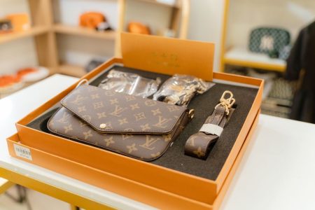 Fashion Accessories Qatar: Fashion Accessories in Qatar: What to Buy, What to Skip
