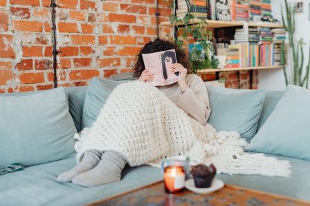 Cozy reading nook ideas for long November nights